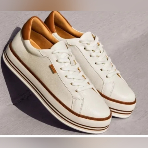 AnaCapri Paula Platform Sneaker. Ladies Size 8 (38) - Picture 2 of 12